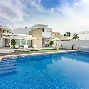 Villa White Whale